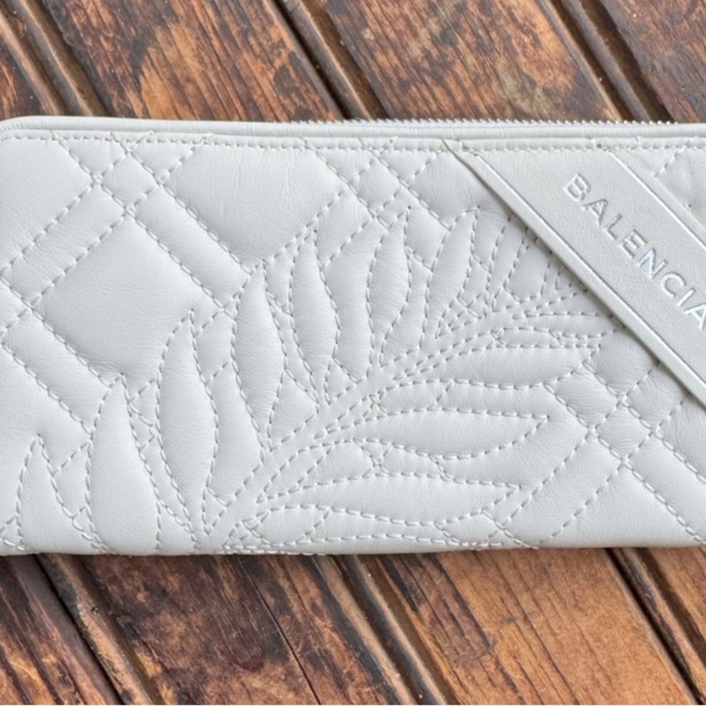Balenciaga White Quilted Women's Wallet - Picture 2 of 8